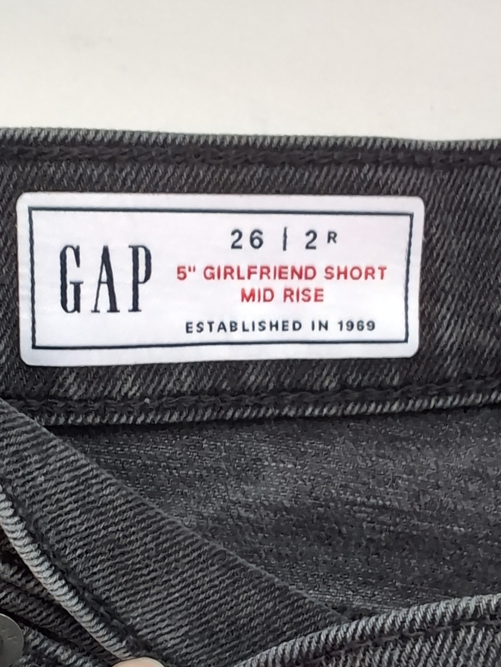 Gap Girlfriend Denim Short, Mid-rise, Size 2, Black, Like New